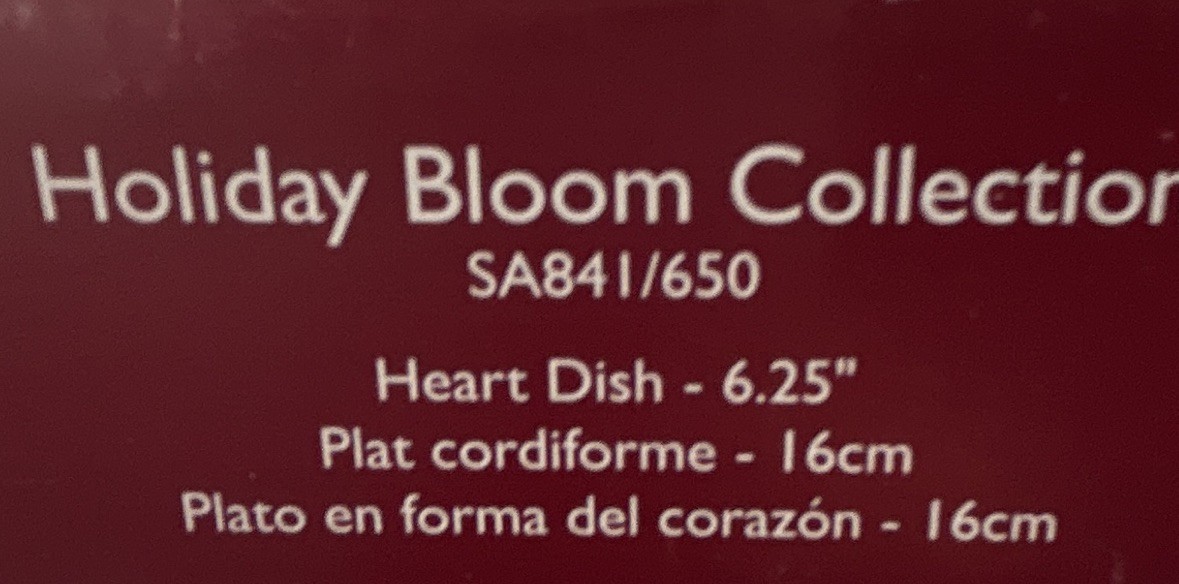 Mikasa Celebrations Holiday Bloom Heart Dish Clear Glass 6.25in SA841/650