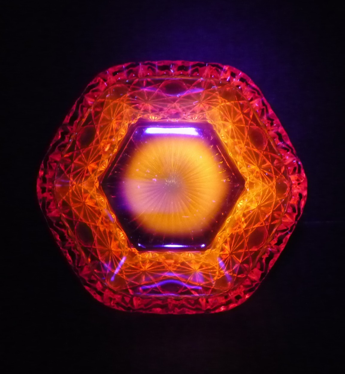VTG LE SMITH AMBERINA HEXAGON DAISY & BUTTON 5” GLASS CANDY/NUT DISH GLOWS