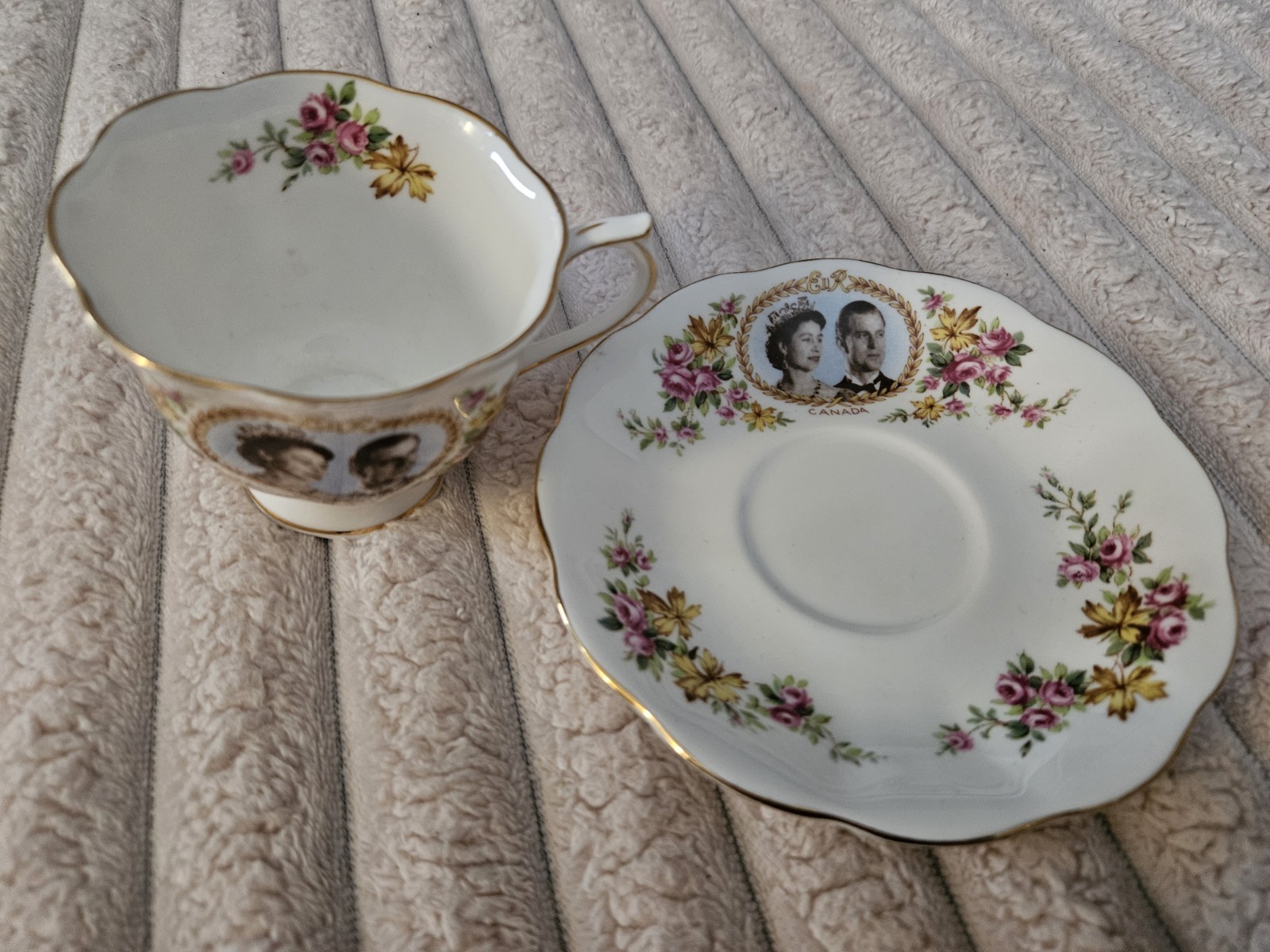 Royal Albert England Commemorative Royal Visit 1959 Canada Cup & Saucer Set