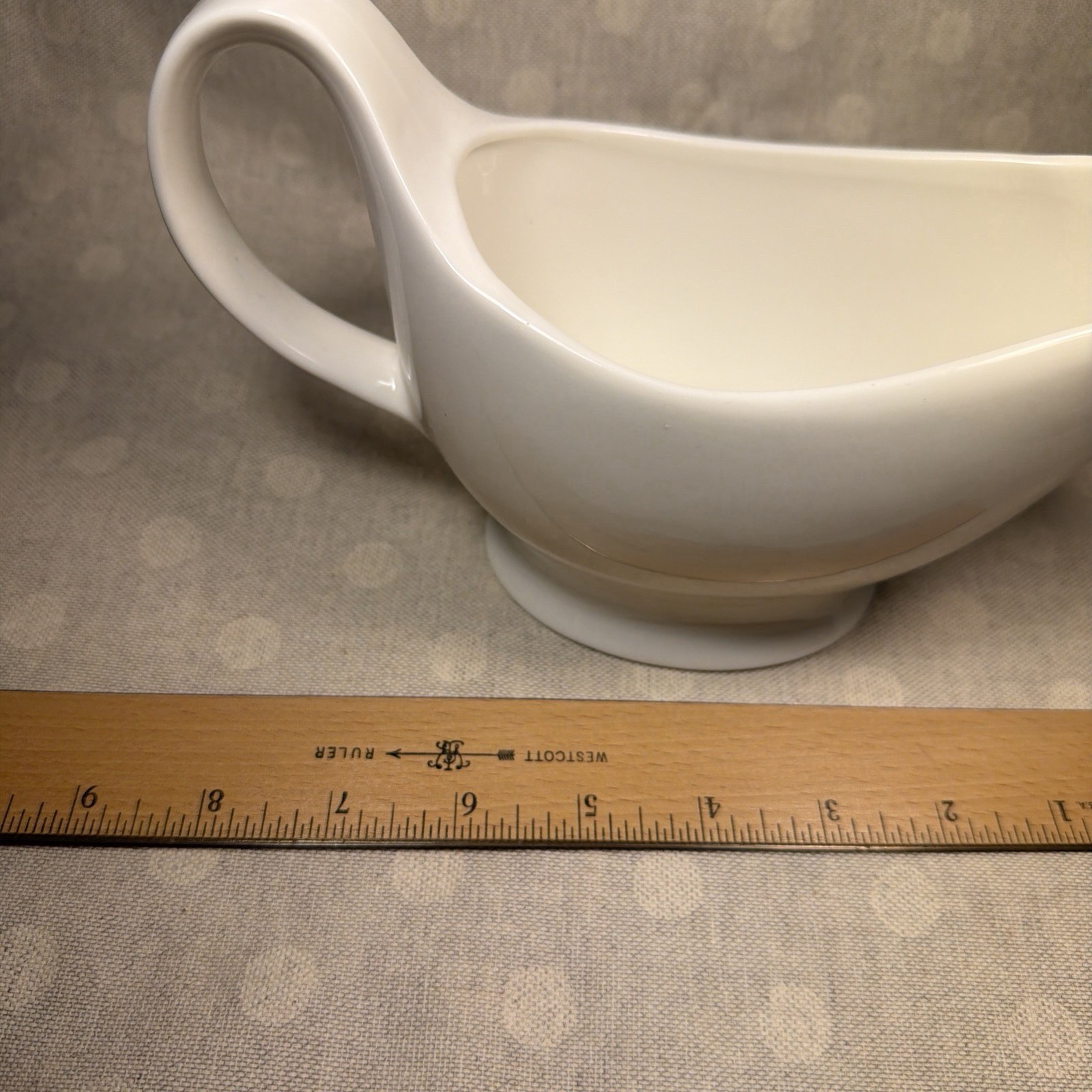 White Elegant Simple Dining Gravy Boat 16 Oz
