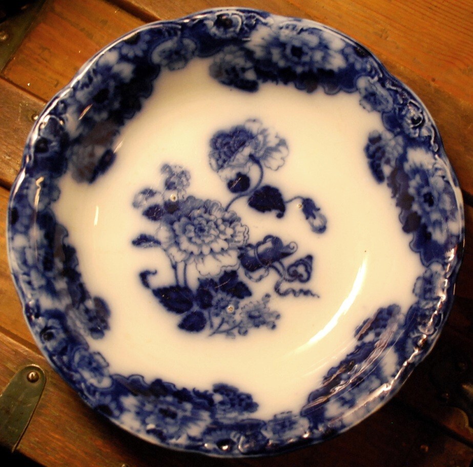 New Wharf Pottery Antique FLOW BLUE England CAMBRIDGE 9” Serving Bowl c. 1877