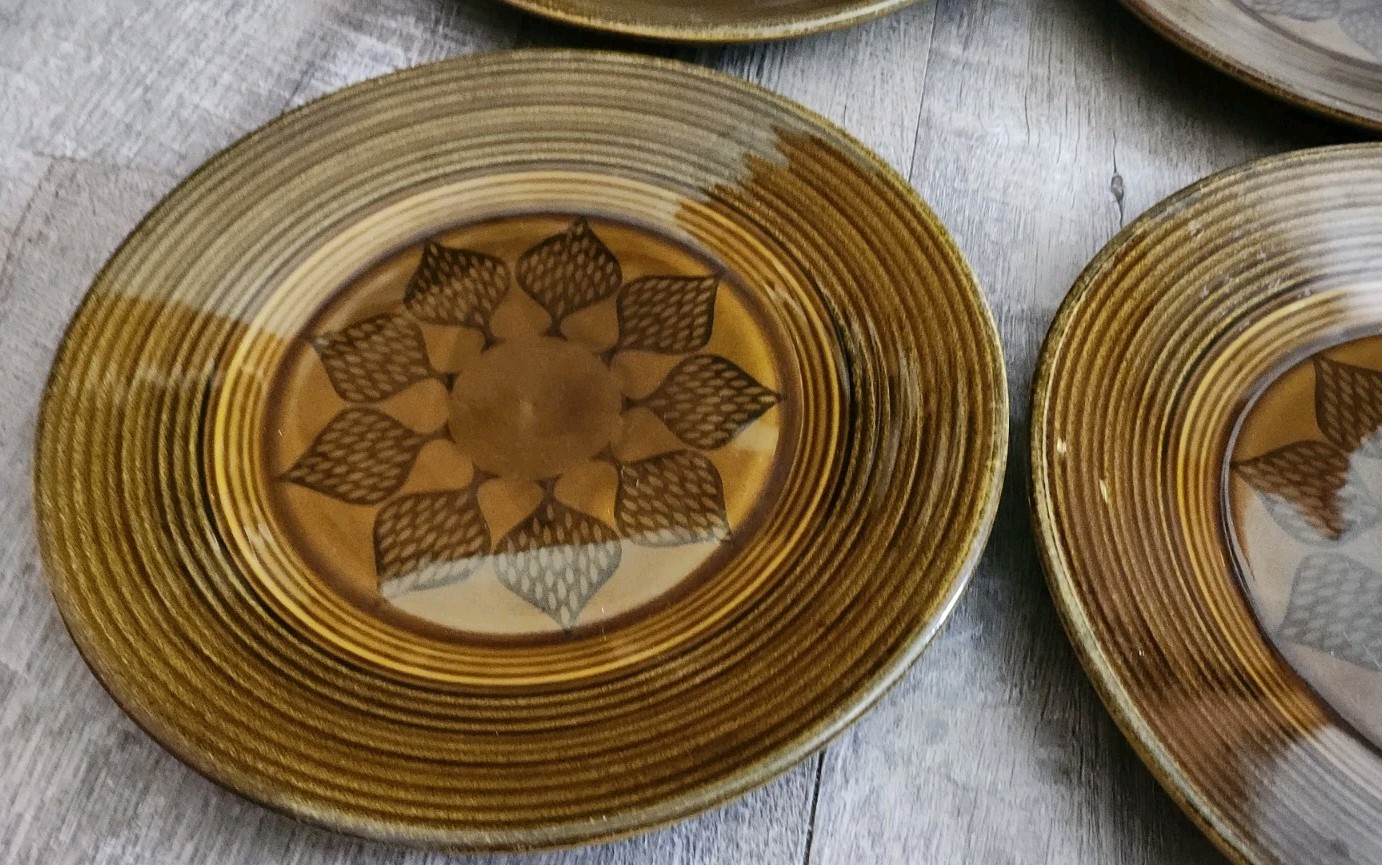 Set Of 6 Old Gold Harmony House 10.25″ Dinner Plates MCM Vintage Glossy