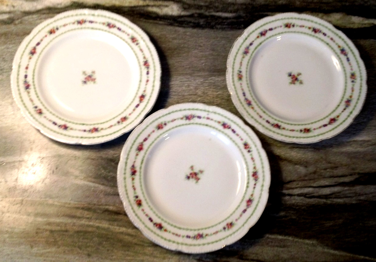 Vintage Set of 3 Bassett Limoges Austria 7.75 in. Dessert Plates Floral Pattern