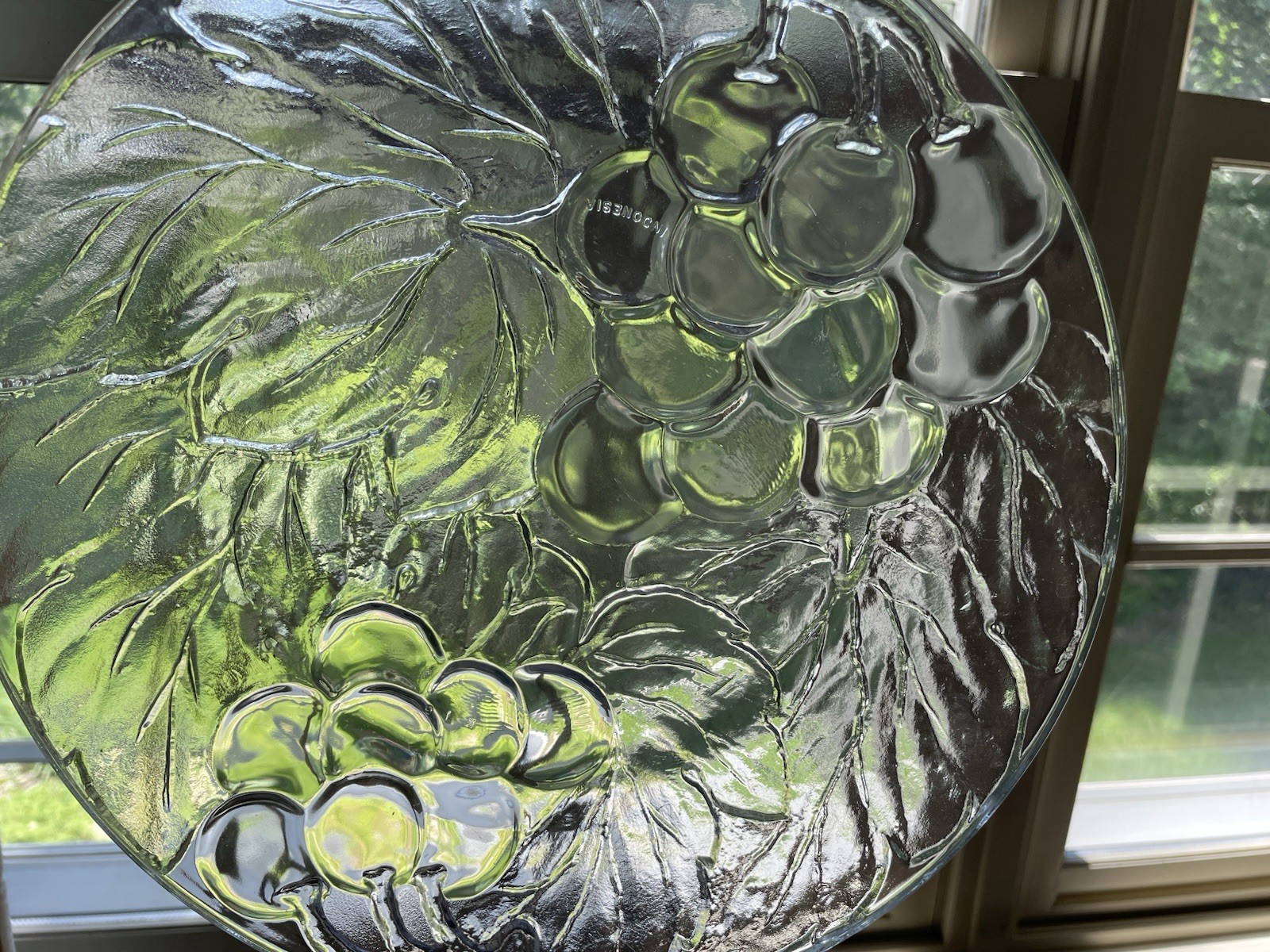 Vintage KIG Indonesia Grapes Leaves Clear Glass Dinner Plates 6 qty 10-3/8″ EVPC