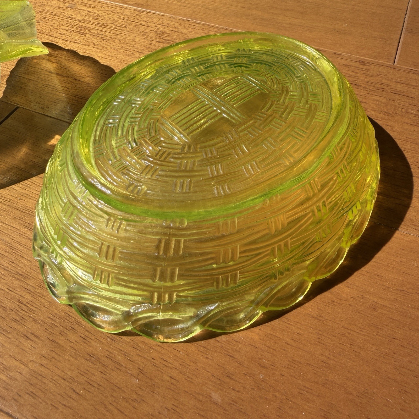MINT Yellow Uranium Glass Hen on Nest 7” Vtg Covered Candy Dish UV Glow Chicken