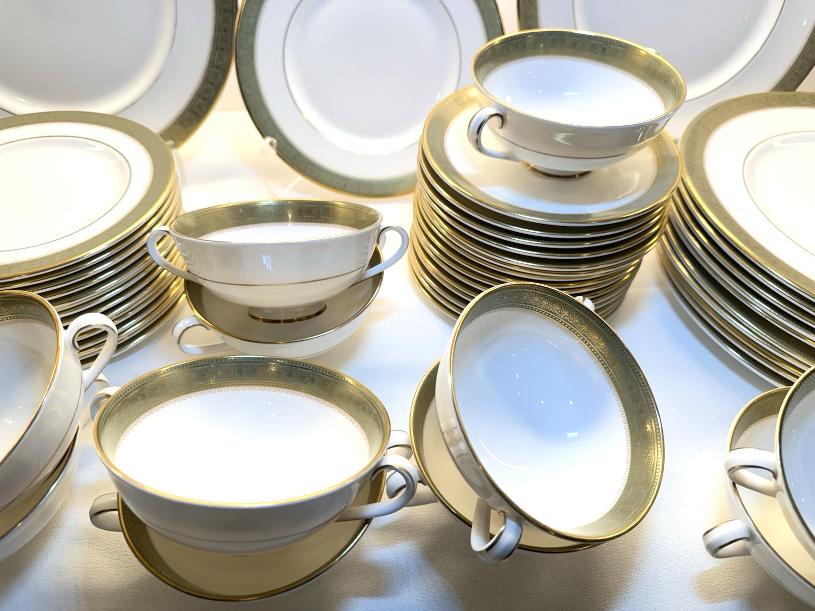 72pc Royal Doulton BELVEDERE H5001 China Set – Service for 12+ – Pristine Gold