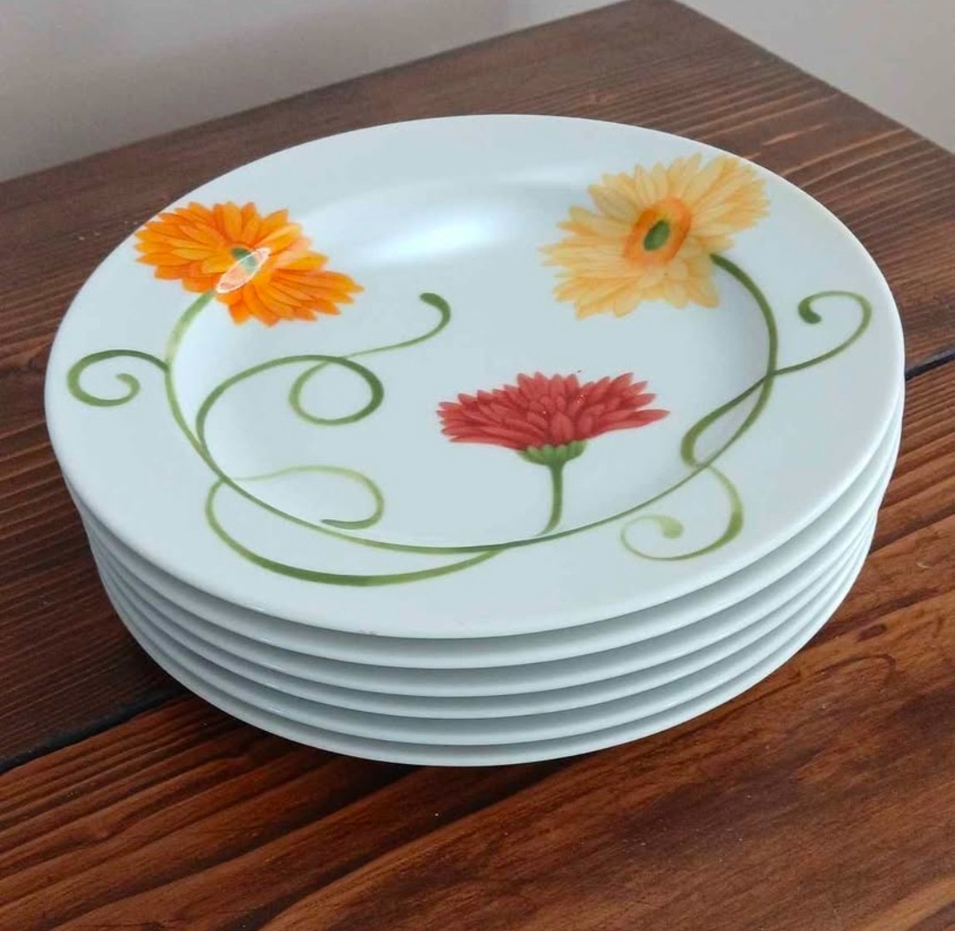 set of 6 Westbury Court Lyrical Blooms Gerber Daisies salad plates by Leslie…