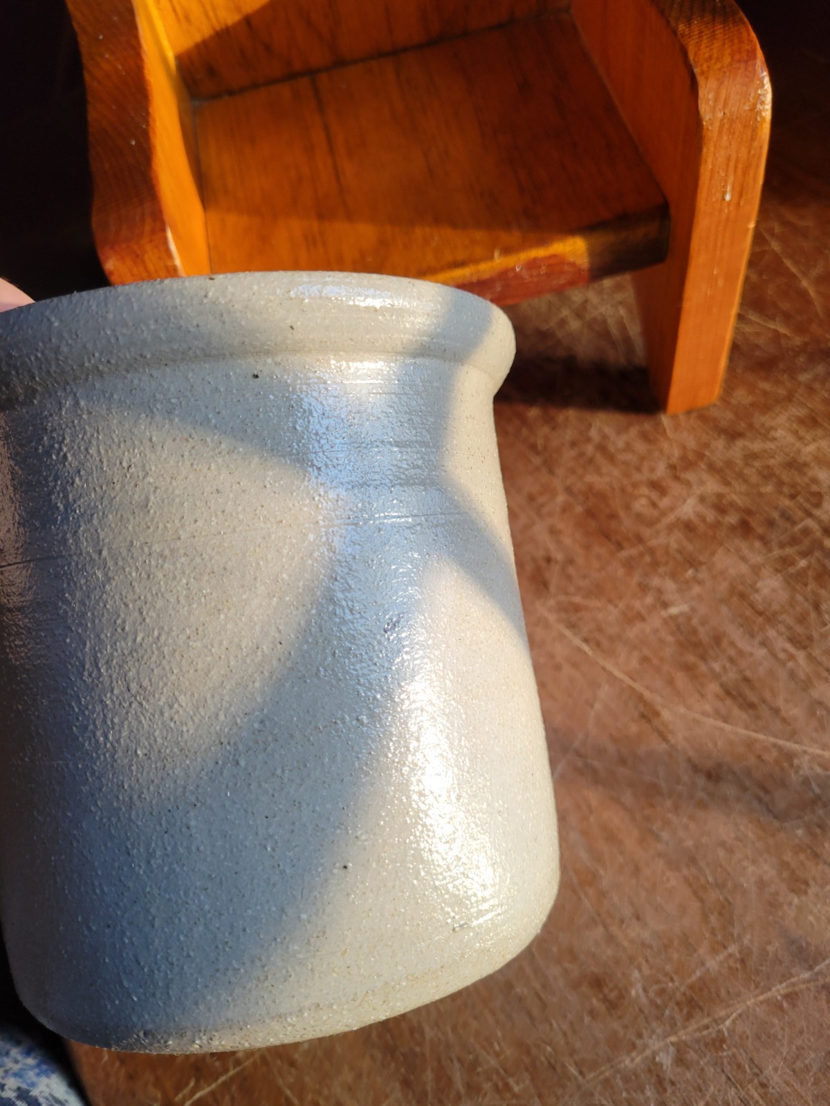 Salmon Falls Stoneware Pottery Crock Blueberry Basket 1988 With Decor Wood Chair