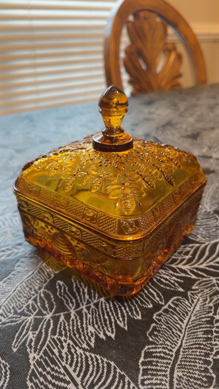 Vintage Tiara Indiana Glass Honey Bee Box Amber Square Dish With Lid