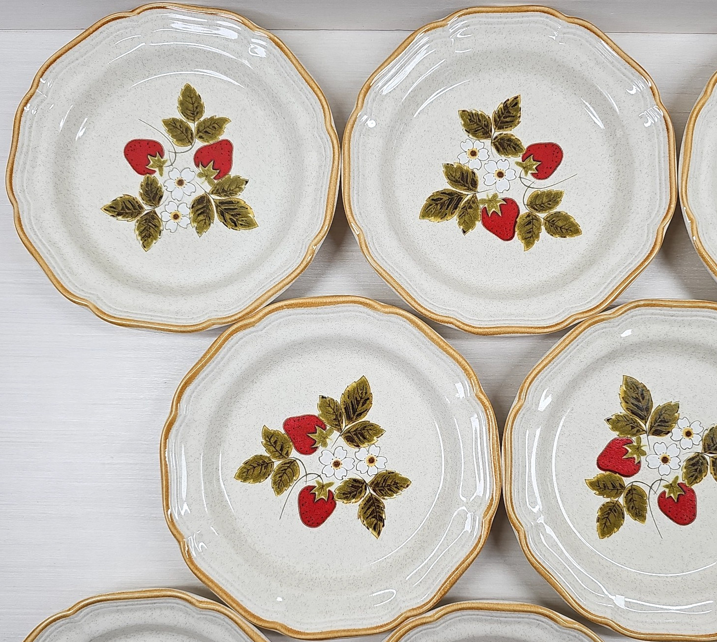 (8) Mikasa Strawberry Festival Salad Plates Set Vinage Fruit Scalloped Retro Lot