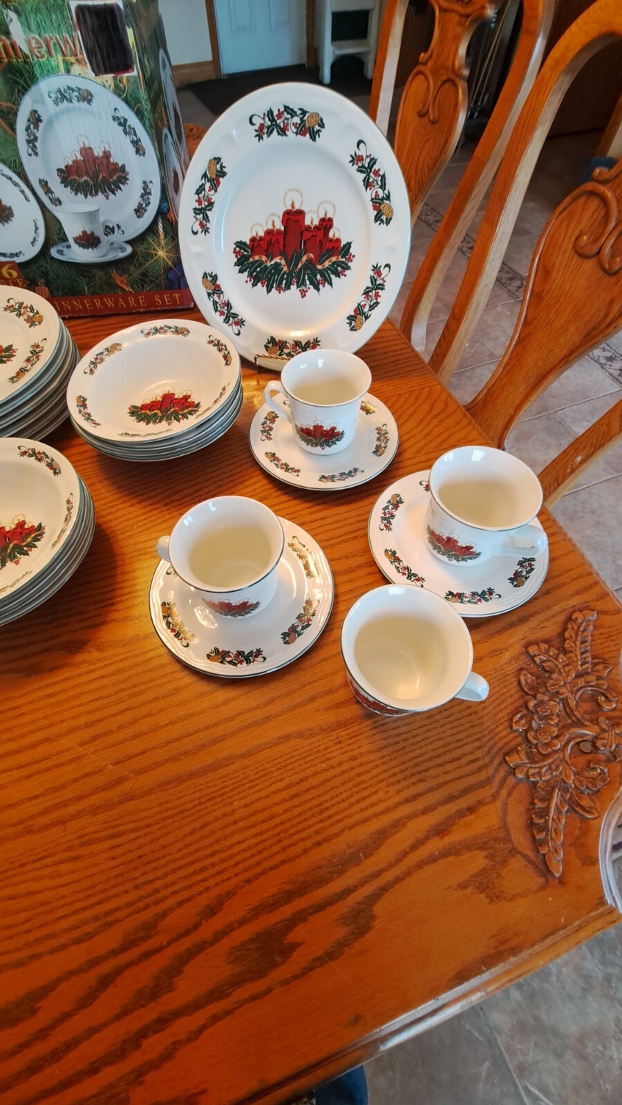 GEI Vintage Beautiful Christmas Candle Pattern 31 Piece Dinnerware Grouping