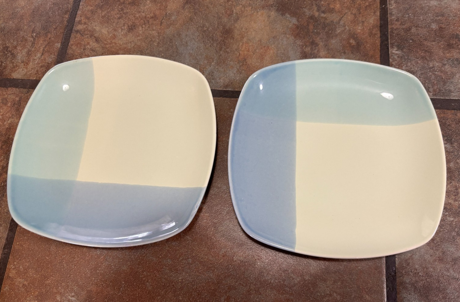 222 FIFTH ~ COLOR BLOCK ~ GREEN / BLUE ~ (2) 6¾” BREAD/DESSERT PLATES ~ EUC