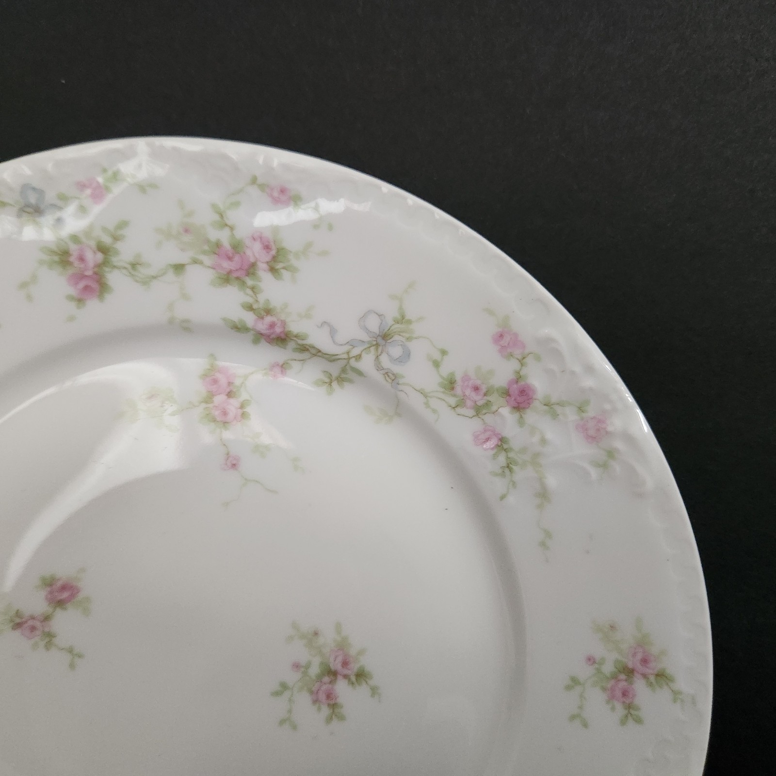 Marie (Scattered Flowers)by Haviland 8 5/8″ Luncheon Plate