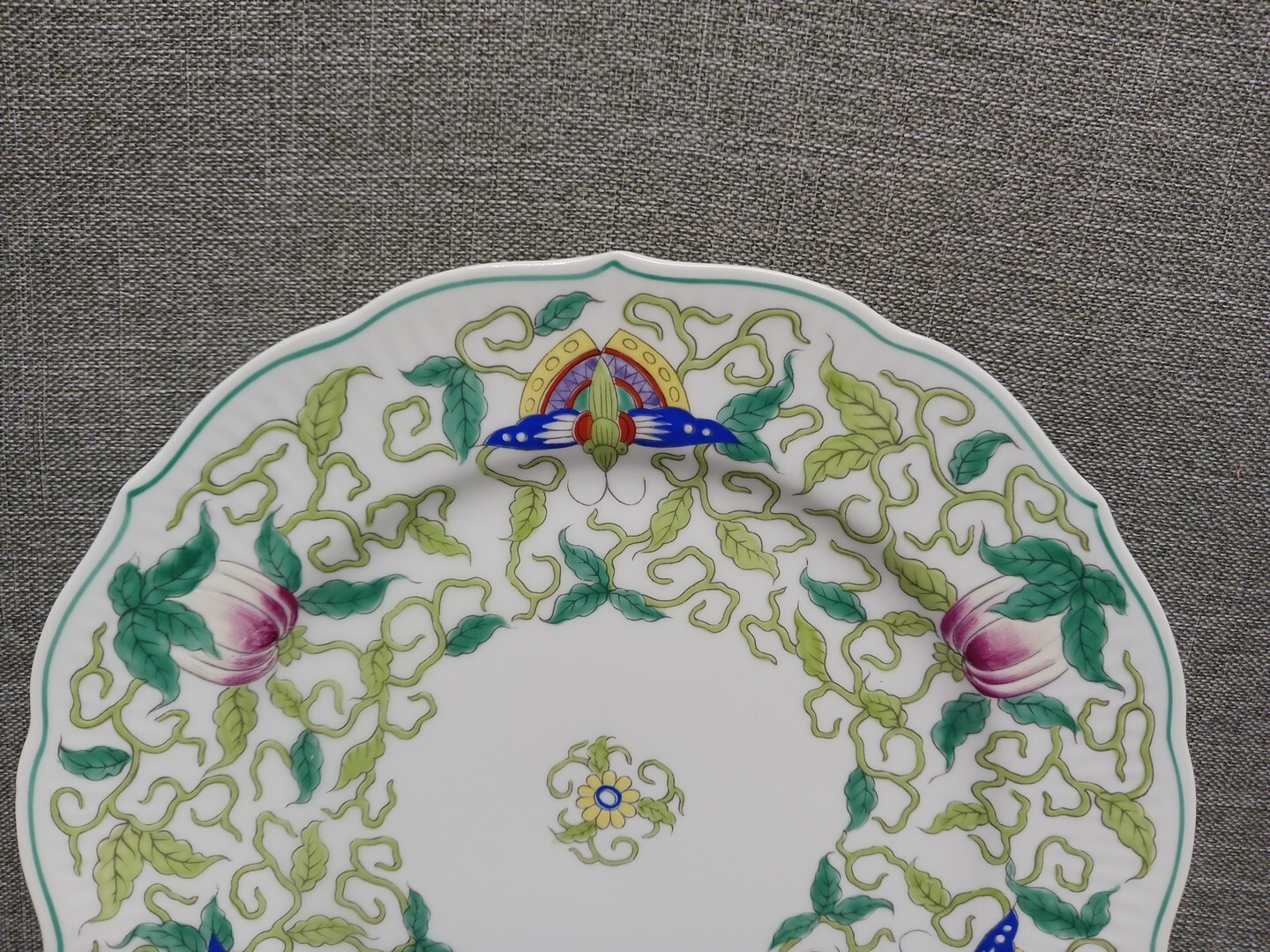 Taste Setter Collection Imperial Vine 10 3/8” Dinner Plate Vines Insects