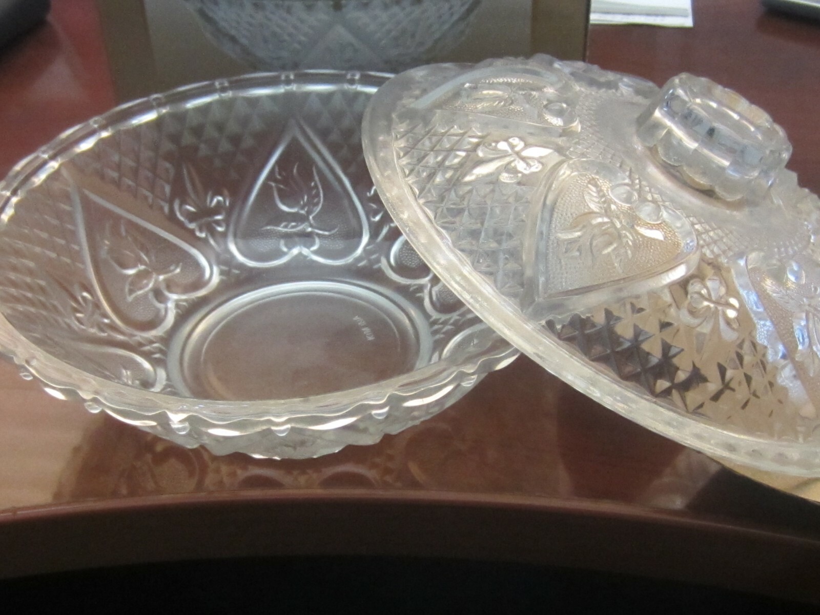 7″ Candy Dish by Elegant Dining new in box / made in Indonesia / Edged Glass