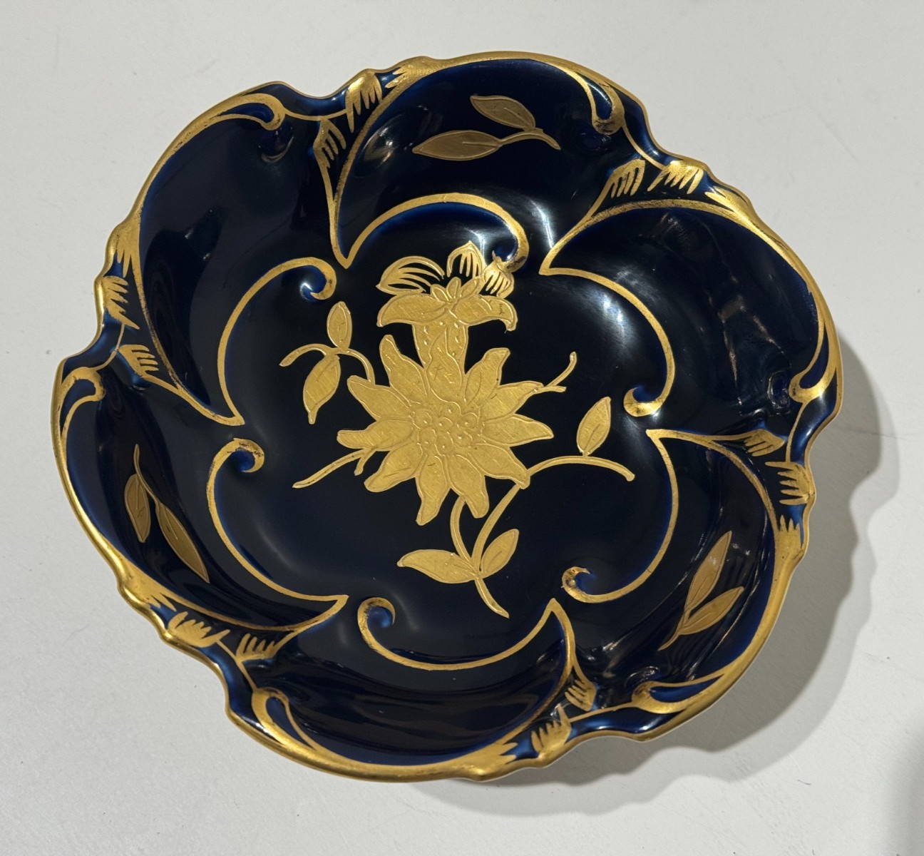 GERMAN FOOTED ECHT KOBALT BOWL COBALT BLUE GOLD LEAF FLORAL VINE ART GERMANY 6″