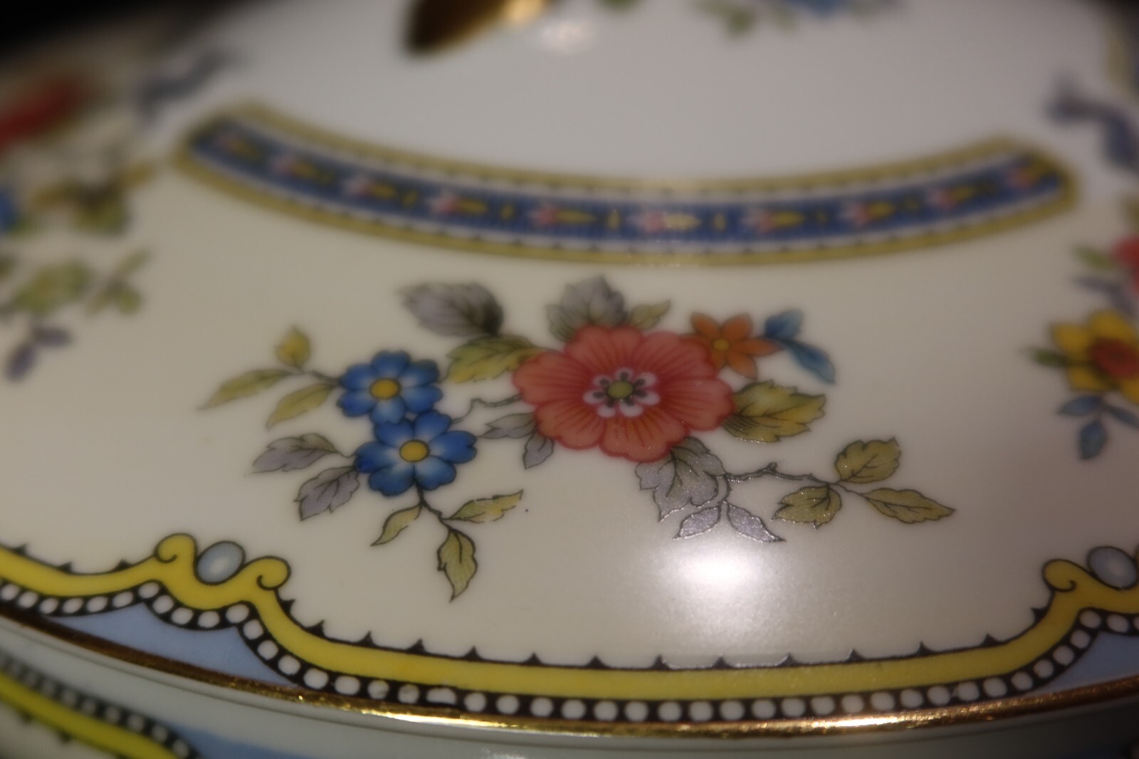 Noritake Mayflower Round Covered Vegetable Bowl Rust & Blue Flowers Gold Trim