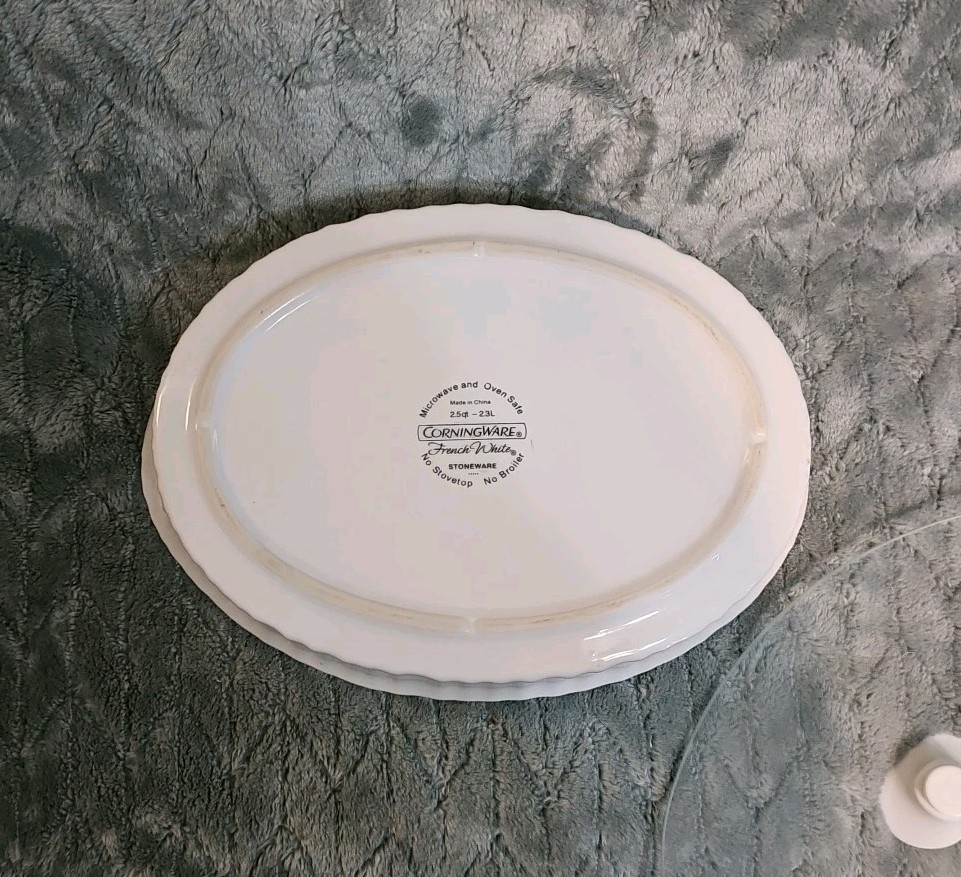 VTG Corning Ware French White 2.5 Qt/2.3 L Casserole Dish Handles With Lid