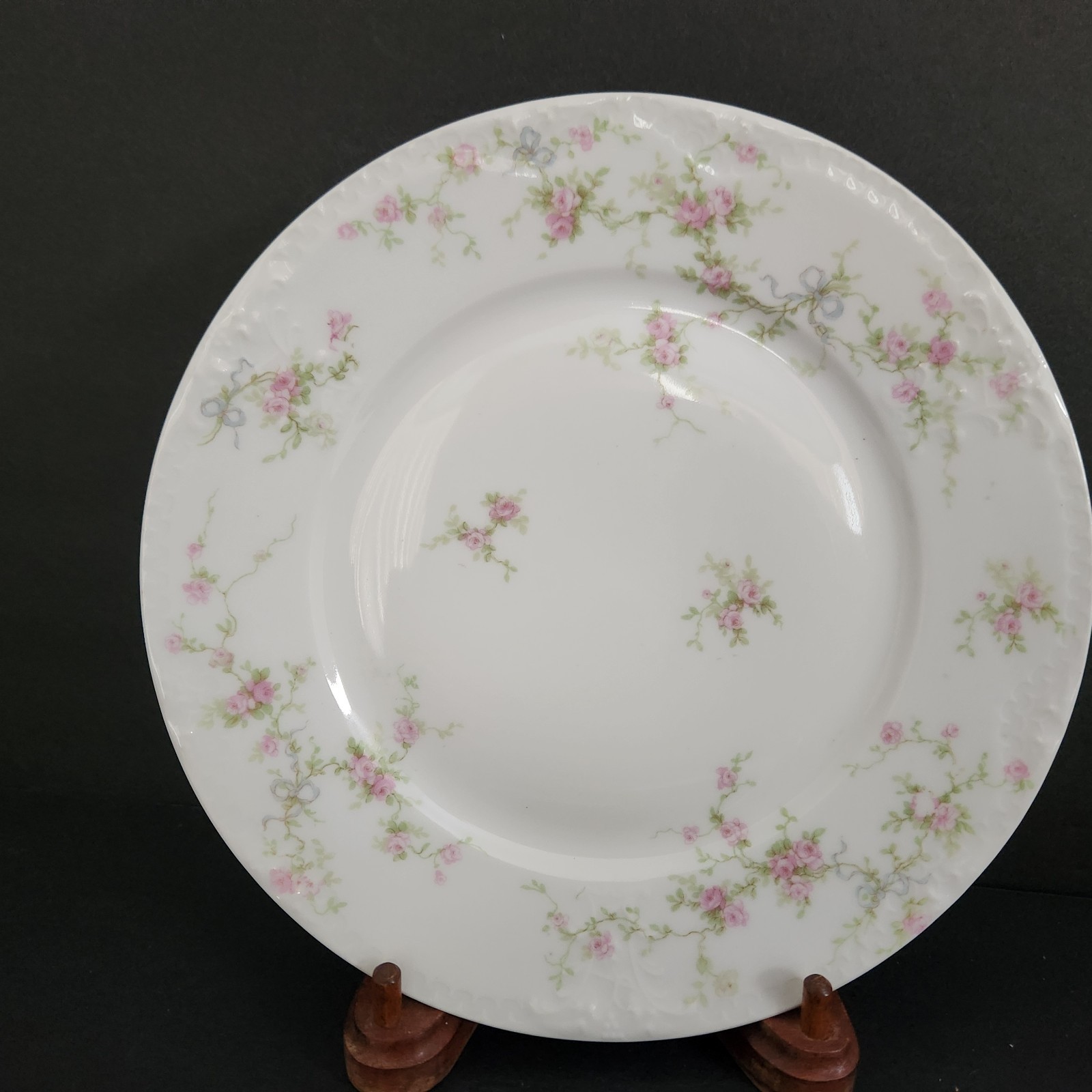 Marie (Scattered Flowers)by Haviland 8 5/8″ Luncheon Plate