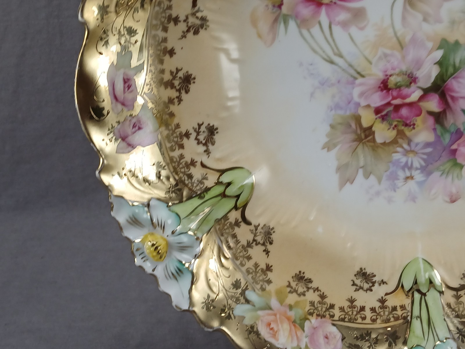 RS Prussia Lily Mold 29 Pink Yellow Flowers Heavy Gold 11 3/4 Inch Charger