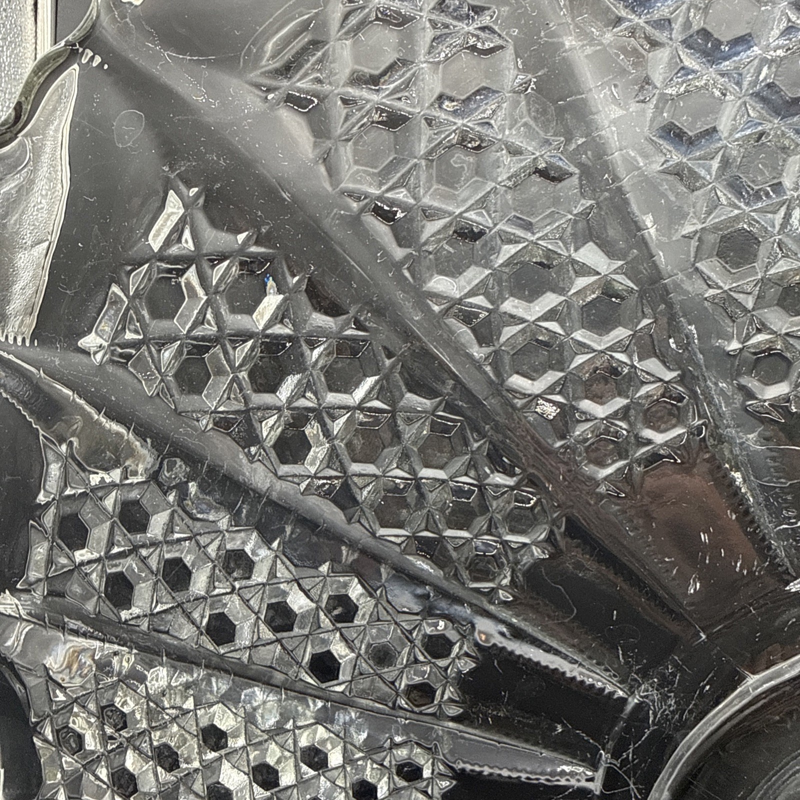 Cut crystal glass plate with radial diamond pattern