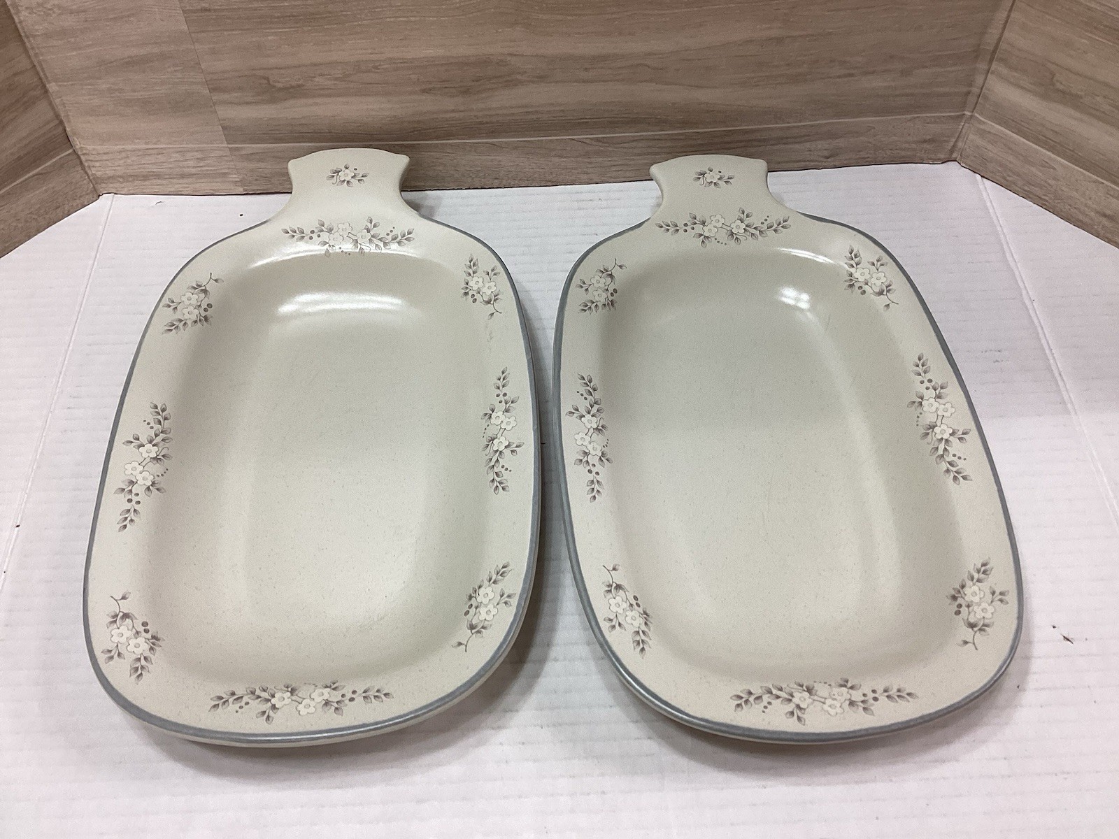 VTG Pfaltzgraff Set Of 2 Heirloom Party Plates (Hard To Find) Dishes Trays