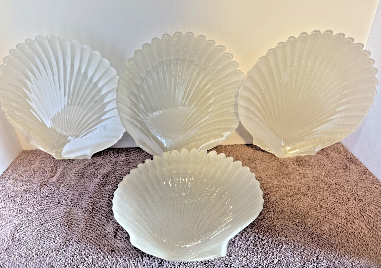 Vintage 1960 Seashell Design Imperial Glass Company 8″ Diameter x 3 Inches Tall