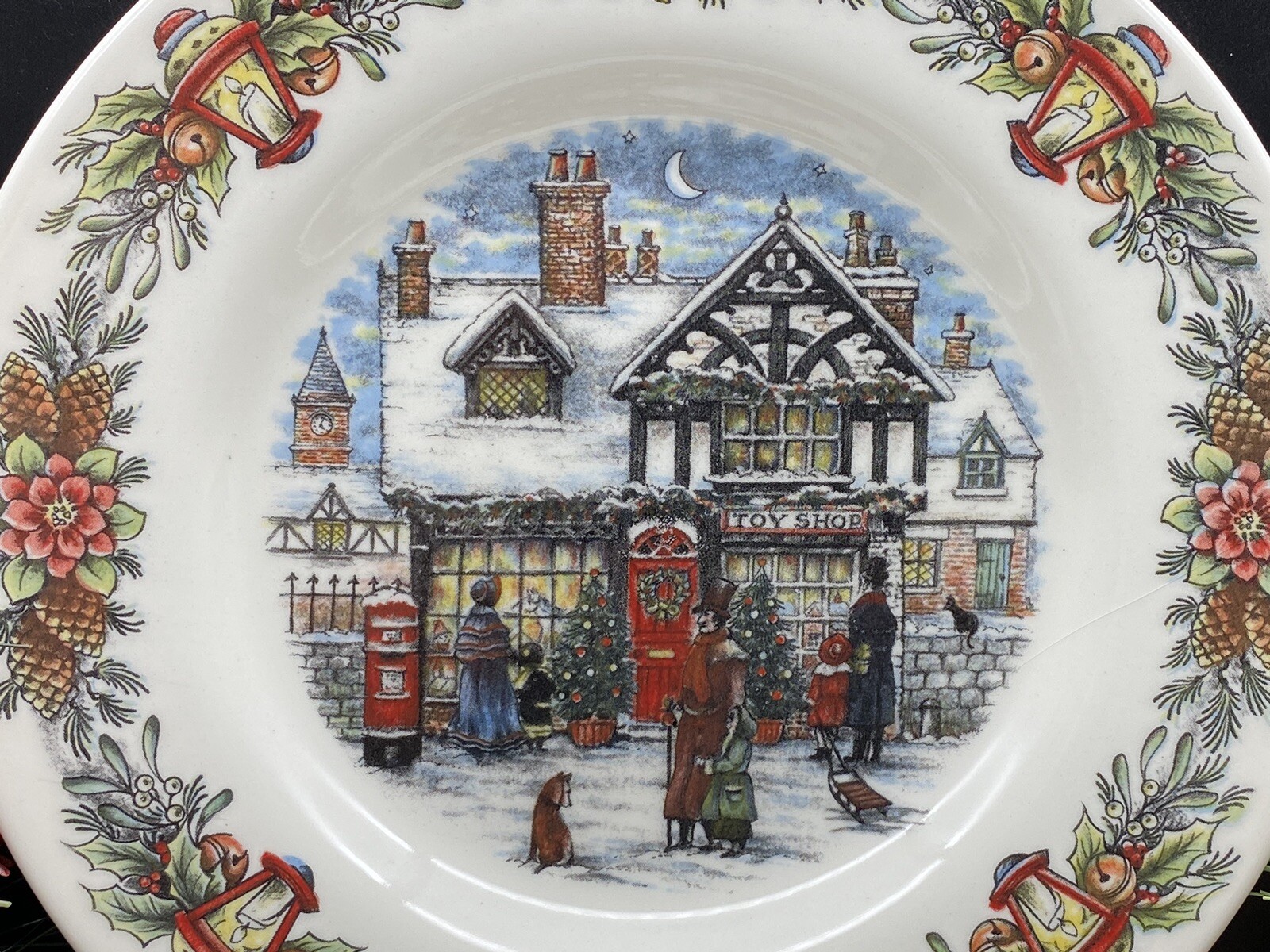 NEW-Royal Stafford CHRISTMAS TOY SHOP 8.5″ Salad Plates Pine Border (SET OF 2)