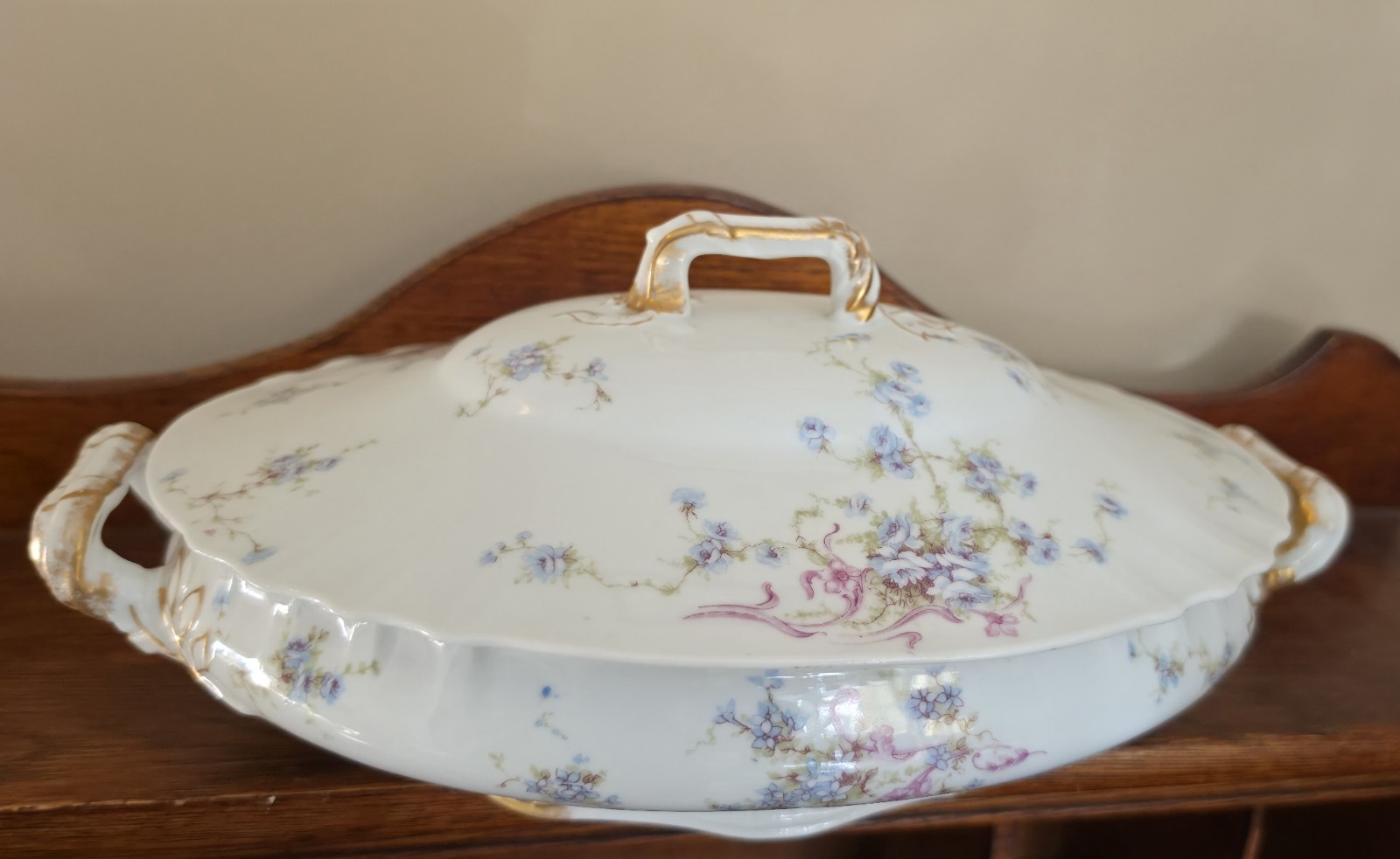 Theodore Haviland Oval Covered Vegetable-Pink Roses/Blue Scrolls -Schleiger