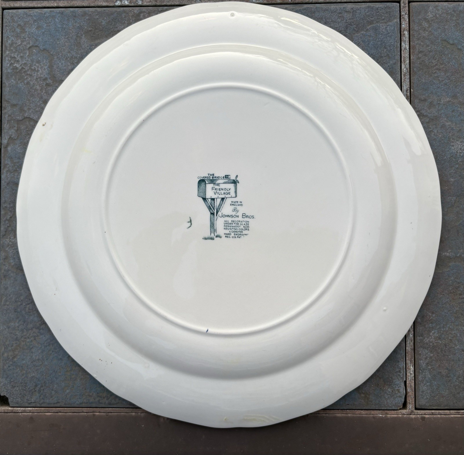 Vtg*Johnson Bros*The Friendly Village*round Platter*12-1/4”*The Covered Bridge