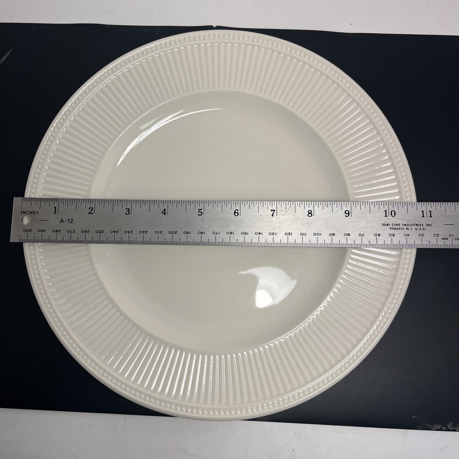 Classic Wedgwood Windsor Pattern 4 Dessert Salad Plates 8” & 1 Dinner Plate 11”