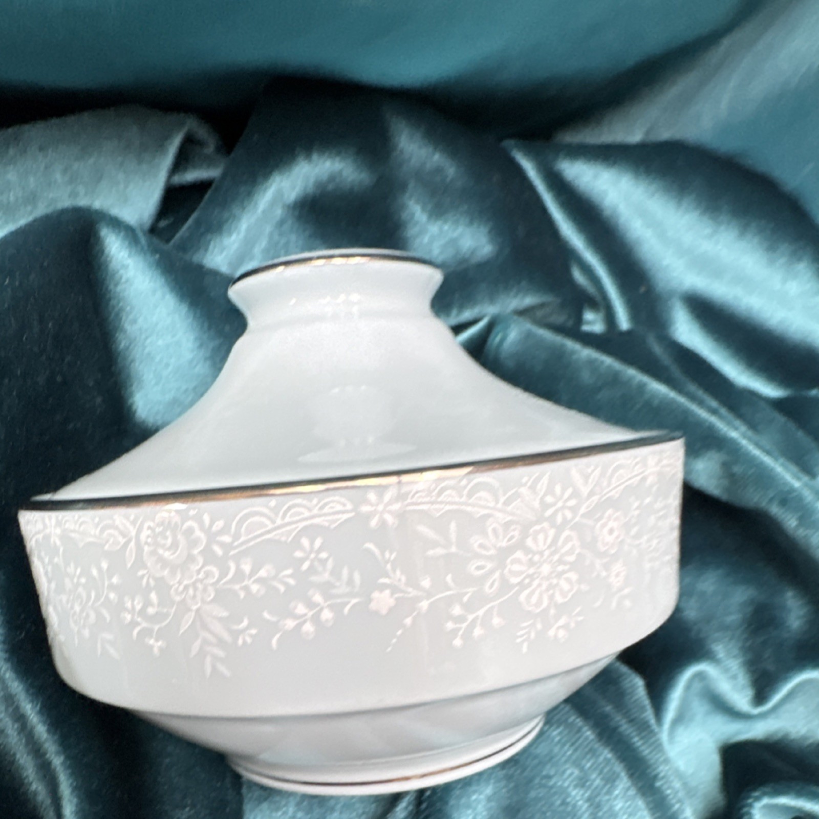 Noritake Fidelity Porcelain Covered Bowl White 8003 W81 Japan