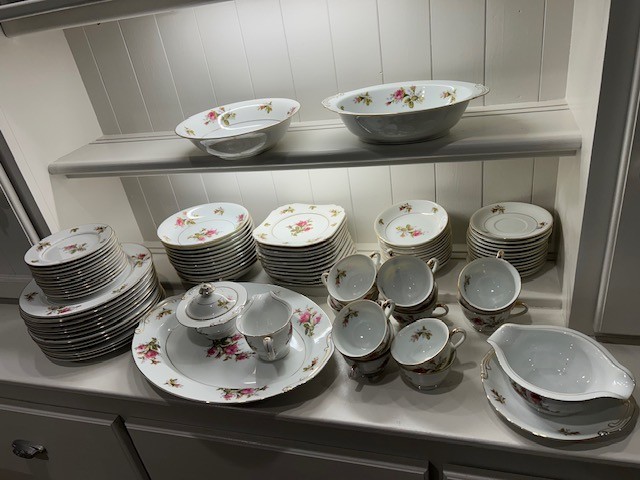 Fine China Royal Rose Set Of 94 Gold Trim Pink Rose Japan