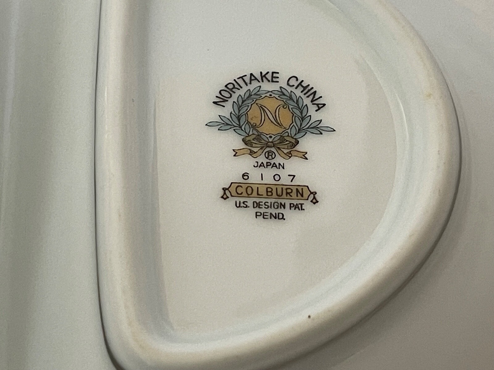Noritake COLBURN – 10″ Oval Divided Vegetable Bowl – Blue roses design