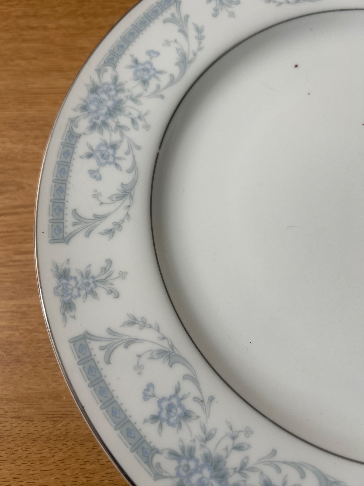 Set of 4 Vintage 1985 Sheffield Porcelain China “Blue Whisper” dinner plates