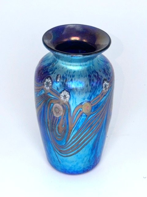 Blue Luster Vase With Red pulled feather Design. Saul Alcaraz