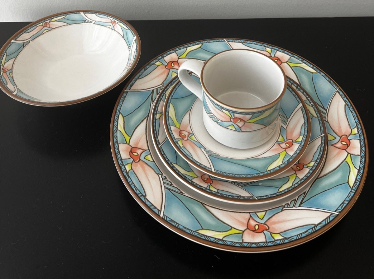 International Tableworks 5 Piece Place Setting(s) ISLAND ORCHID Stoneware Japan