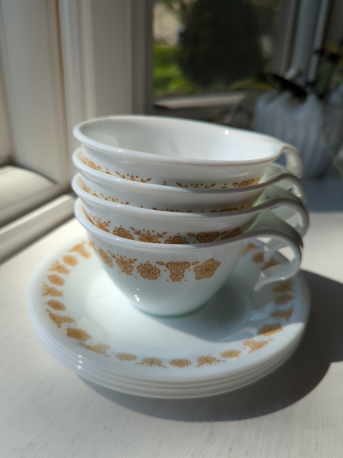 Vintage 8pc Set CORELLE BUTTERFLY GOLD Hook Handle Coffee Tea Cups with Saucers