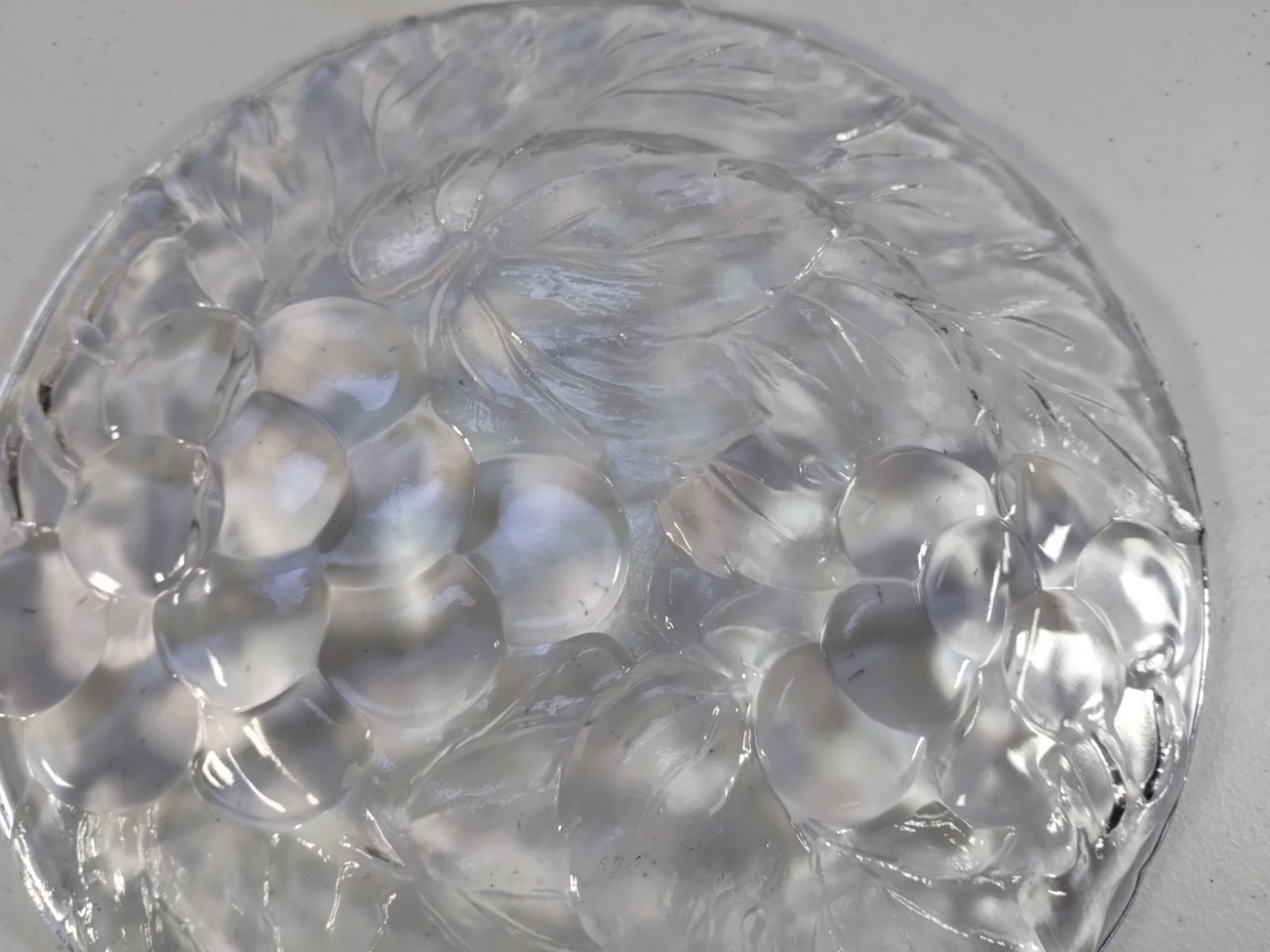KIG Indonesia Clear Glass Dinner Plates with Grape Design 10 1/4″ Set of 6