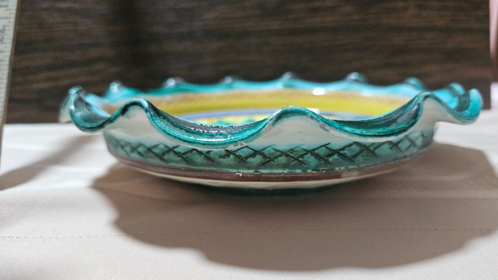 Vintage Italian Majolica Pottery Bowl 10″ Peacock Feather Scalloped