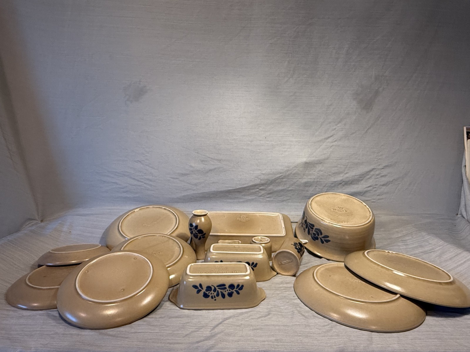 Pfaltzgraff Folk Art Stoneware Lot Loaf Pan Basket Tray Bud Vase Plates 12pc