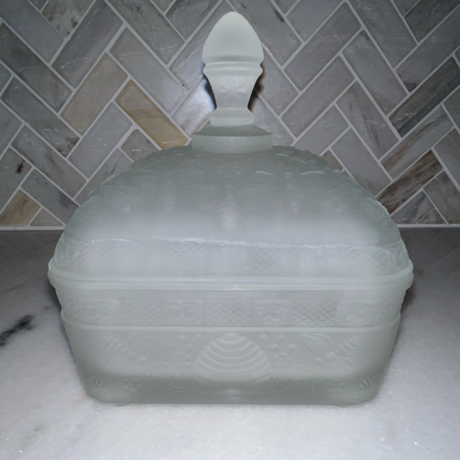 Tiara Indiana glass Frosted Glass Honey Bee Hive with Lid Embossed – read!!!