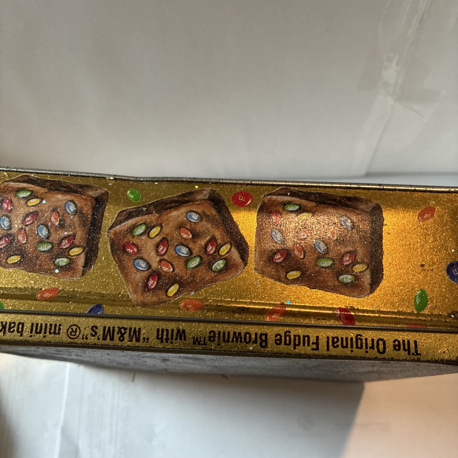 Villeroy & Boch NAIF Christmas Dinner Plate with Stand in Rare M&M Brownie Tin!