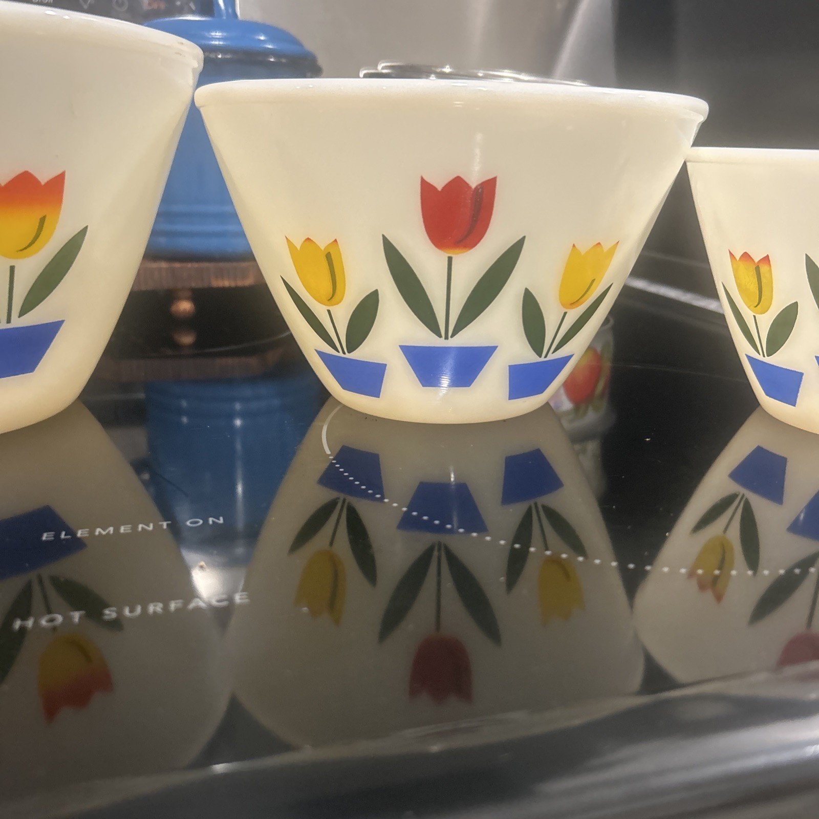Vintage Fire king tulip mixing bowl set Of 4 🔥🔥🔥