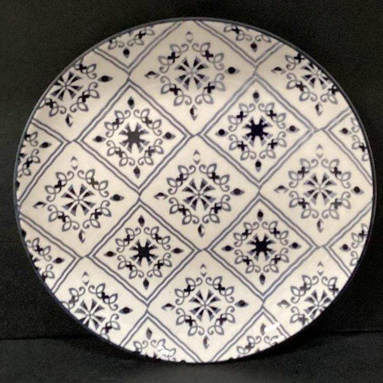 Orly Maison New York Dinner Plate, Blue & White Geometric Pattern Dinnerware
