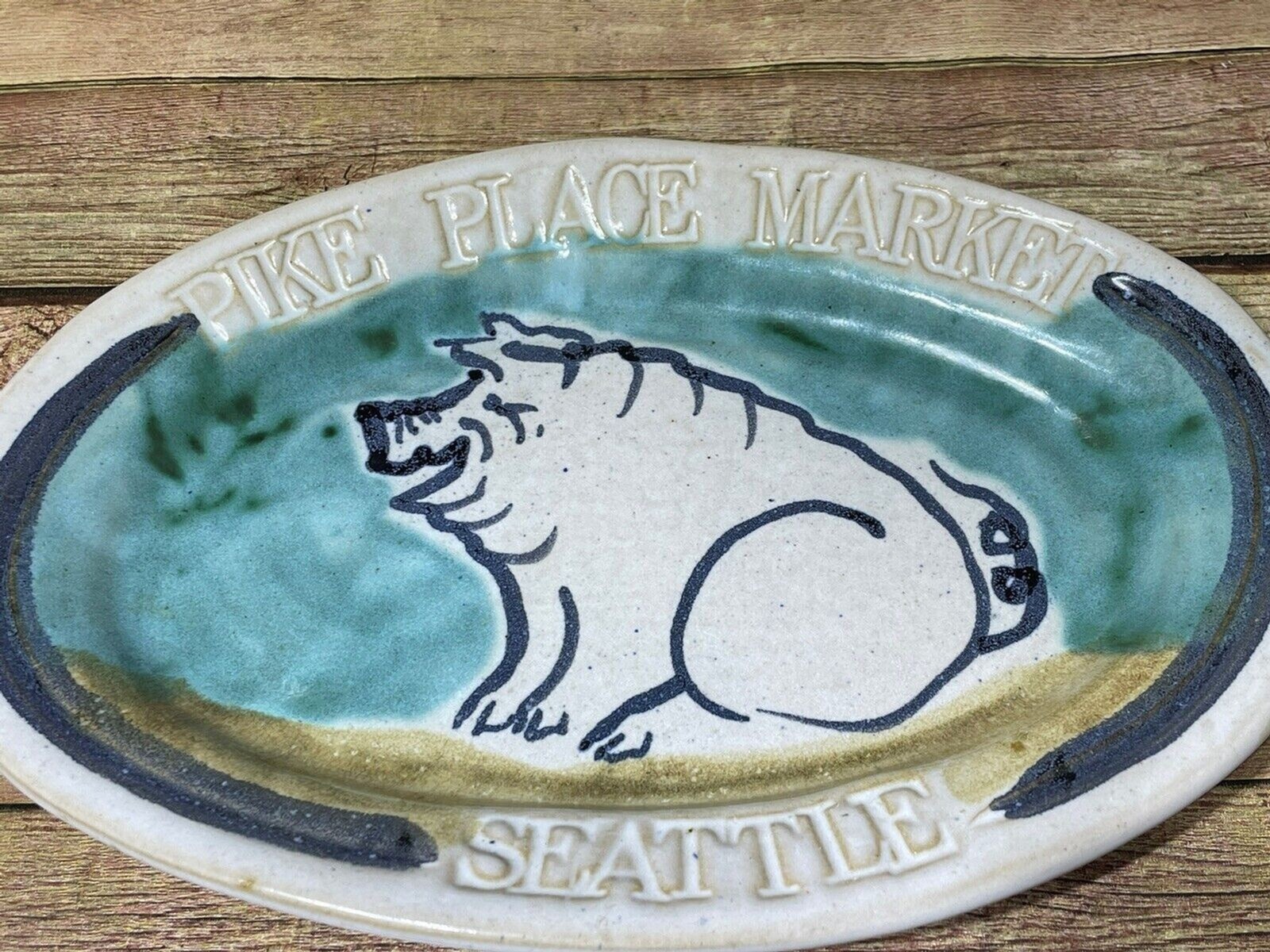 PIKE PLACE MARKET SEATTLE Sally Christopher Pig Platter Studio Pottery Signed