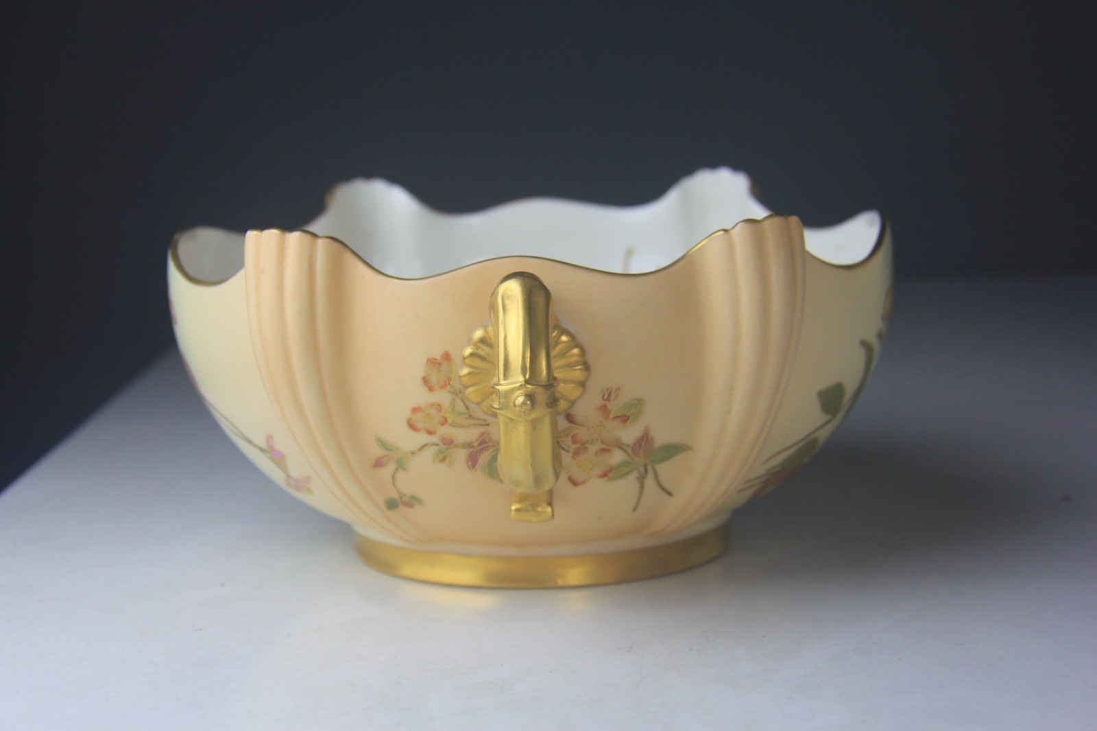 Antique Royal Worcester Large Blush Ivory Double Handled Centerpiece Bowl 1435