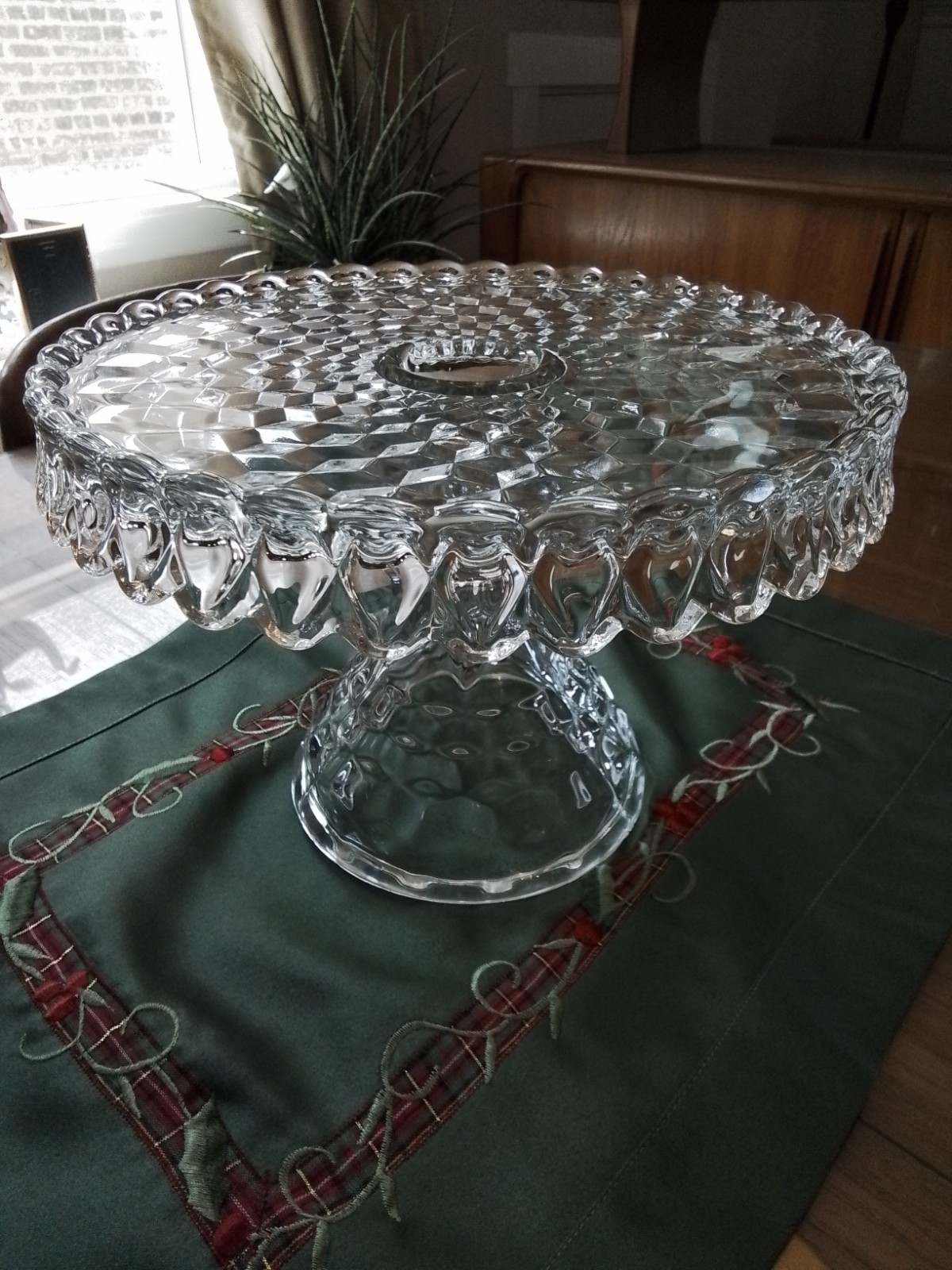 FOSTORIA 10″ American-Cubist Pedestal vtg CAKE STAND with Rum Well