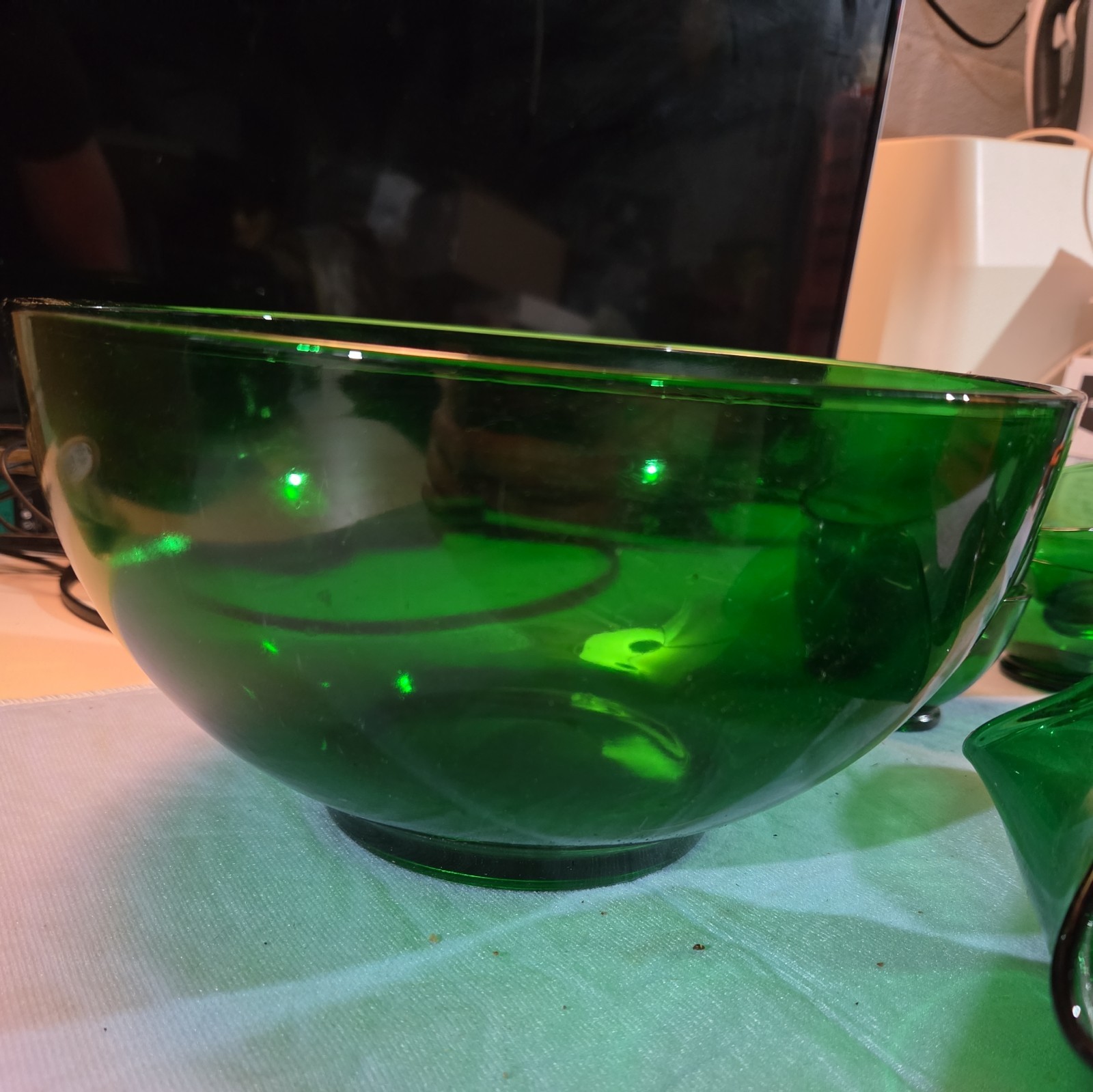 Vintage Anchor Hocking Emerald Green Punch Bowl Set With 12 Cups