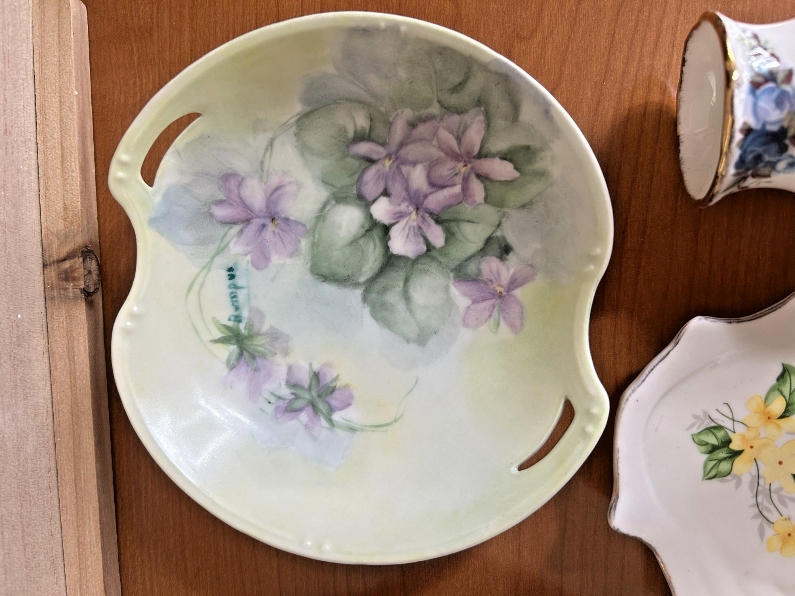 Lot of 7 Vintage Floral Variety Cottage Core Wall Plates & Small Decor Items